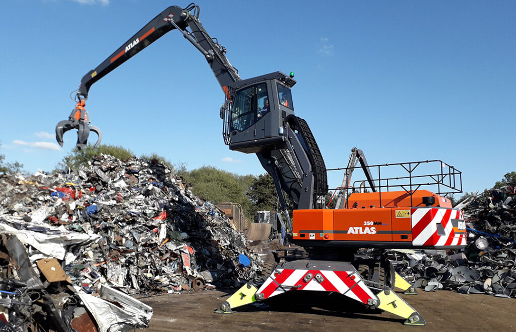 Atlas 350MH Material Handler on a scrap application