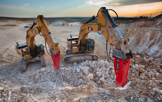 Two Promove XP7000 breakers and CAT excavators in a lime stone quarry in Italy