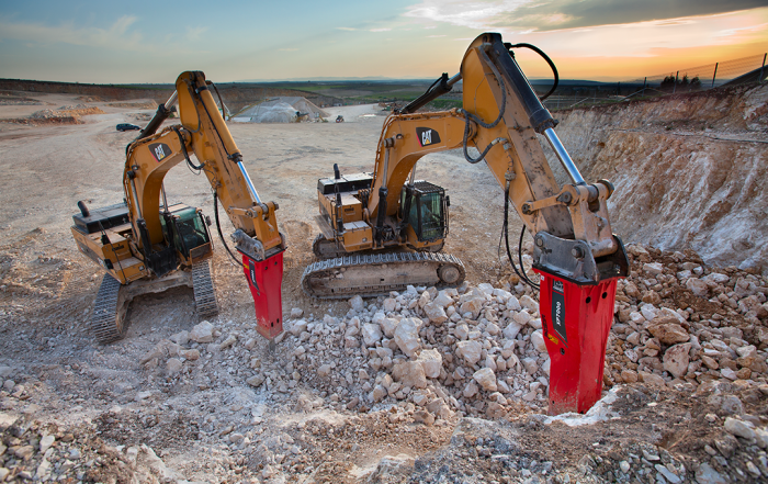 Two Promove XP7000 breakers and CAT excavators in a lime stone quarry in Italy